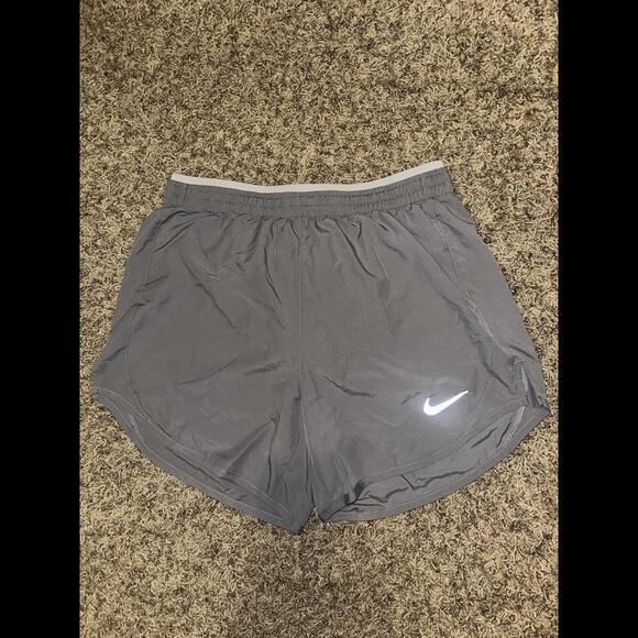 Nike Women’s Tempo LX 3” Shorts - Picture 1 of 12